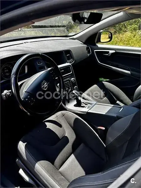 Usado Volvo V60 Momentum 181 CV (133 kW) 2015 Negro Familiar