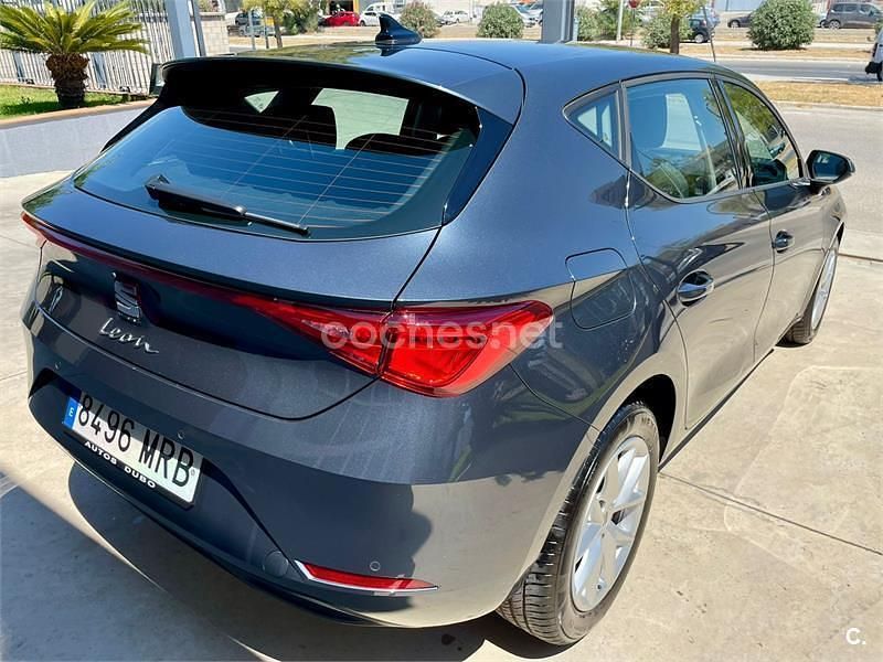 Usado Seat Leon Style 110 CV (80 kW) 2024 Azul Berlina