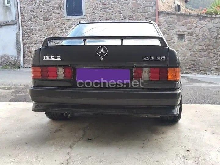 Usado Mercedes 190 185 CV (136 kW) 1985 Negro Berlina