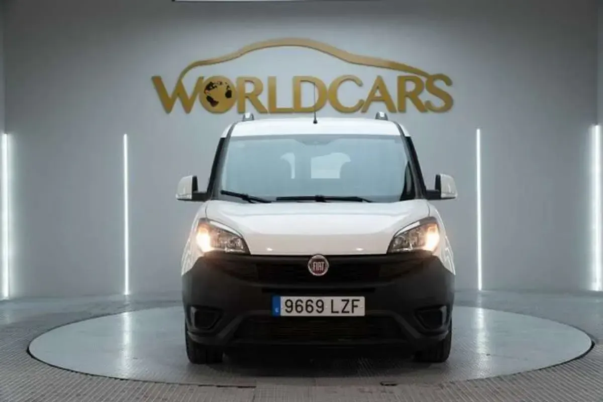 Usado Fiat Doblò 90 CV (66 kW) 2022 Blanco Monovolumen