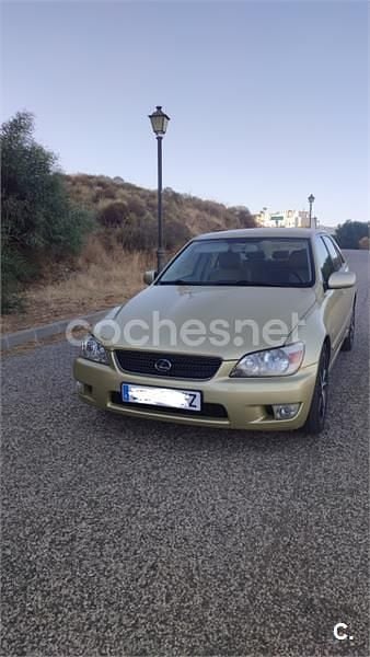 Gris / plata Usado 2002 Lexus IS200 Luxury Line Berlina | 8700 € - Imagen 1/4