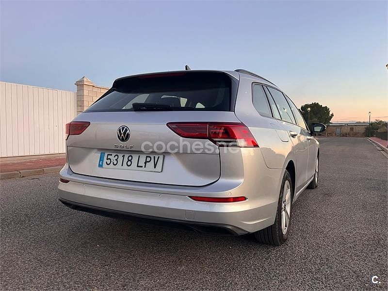 Usado VW Golf VIII 115 CV (84 kW) 2021 Gris / plata Familiar