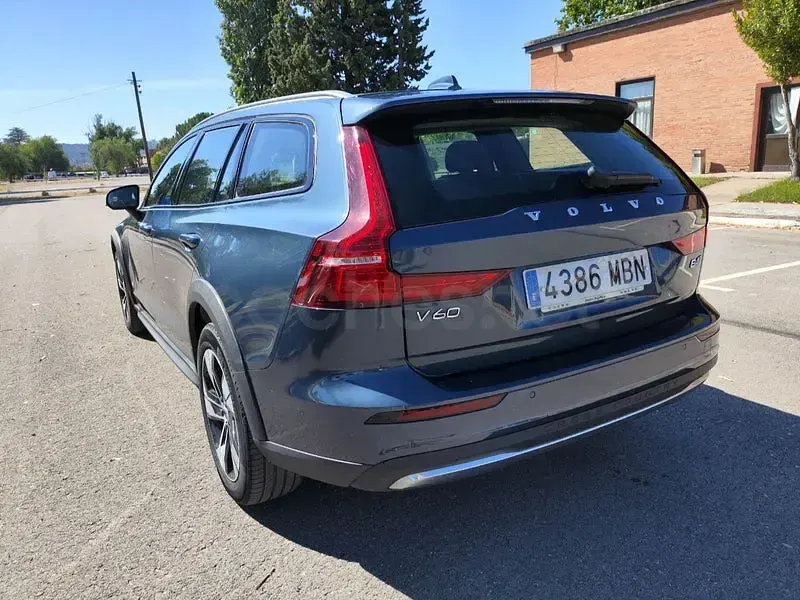Usado Volvo V60 CC Ultimate 197 CV (144 kW) 2023 Azul Familiar