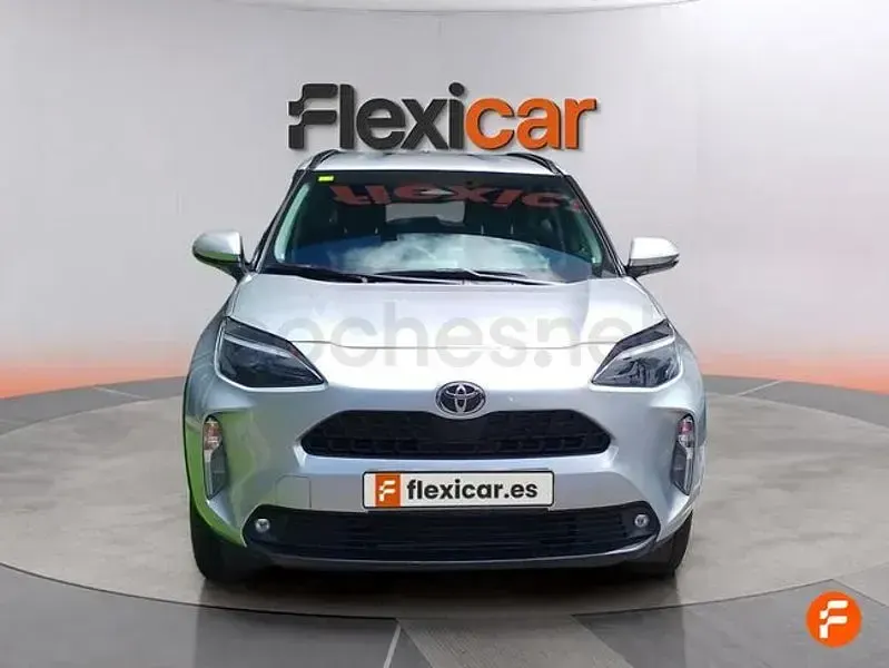 Usado Toyota Yaris Cross Active 116 CV (85 kW) 2025 Gris / plata SUV