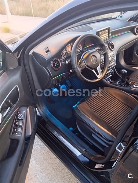 Usado Mercedes A180 Elegance 109 CV (80 kW) 2013 Negro Monovolumen