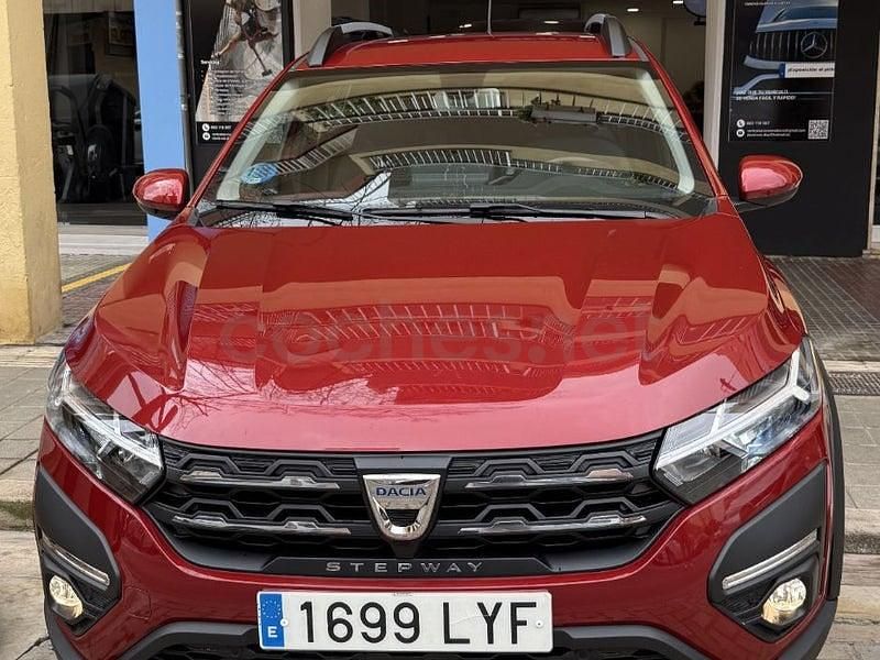 Usado Dacia Sandero Comfort 91 CV (66 kW) 2022 Granate Berlina