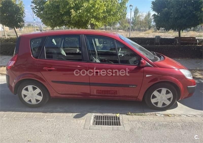 Usado Renault Scénic Dynamique 120 CV (88 kW) 2003 Granate Monovolumen