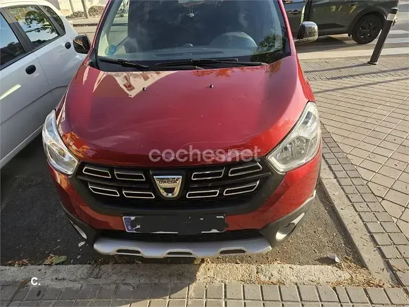 Usado Dacia Lodgy 107 CV (78 kW) 2020 Rojo Monovolumen