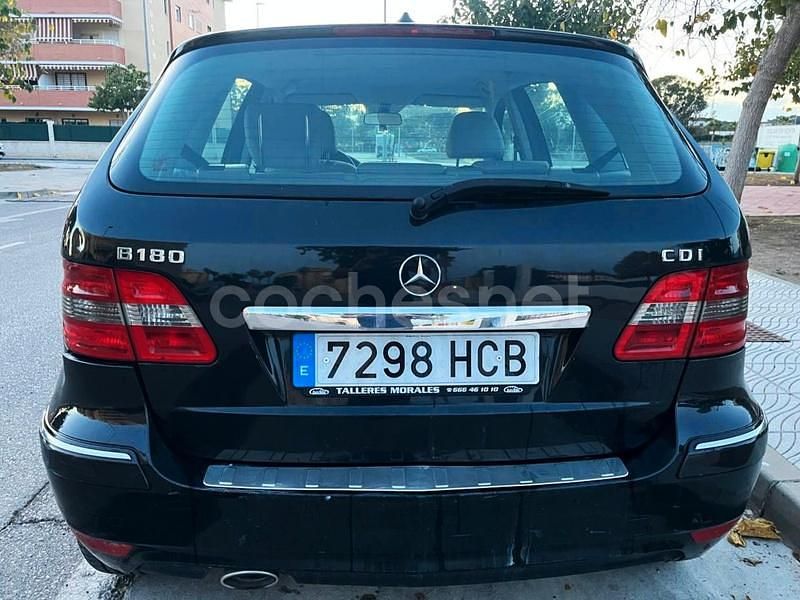 Usado Mercedes B180 109 CV (80 kW) 2011 Negro Monovolumen