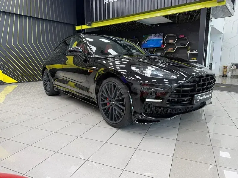 Usado Aston Martin DBX 707 CV (519 kW) 2025 Negro SUV