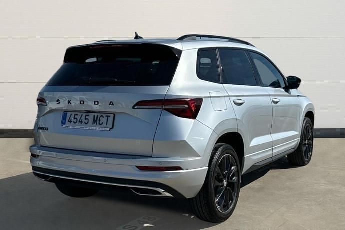 Usado Skoda Karoq SportLine 151 CV (111 kW) 2022 Plateado SUV