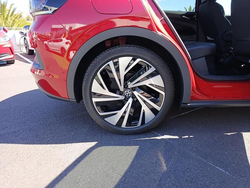 Usado VW ID.4 GTX 220 kW (300 CV) 2025 Rojo intenso metalizado con techo negro SUV