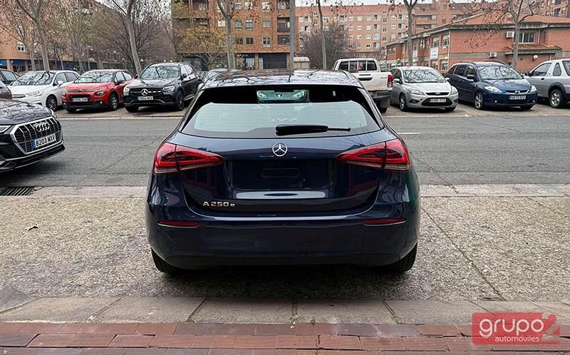 Usado Mercedes A250 218 CV (160 kW) 2021 Azul Utilitario