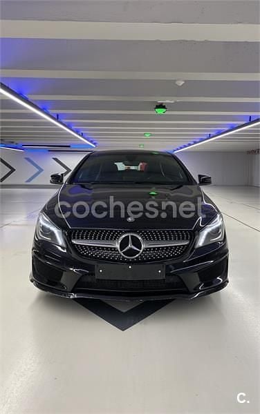Usado Mercedes CLA200 Shooting Brake AMG line 136 CV (100 kW) 2016 Negro Familiar
