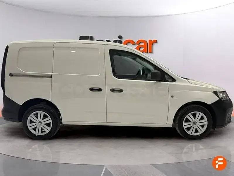 Usado VW Caddy California 102 CV (75 kW) 2023 Blanco Monovolumen