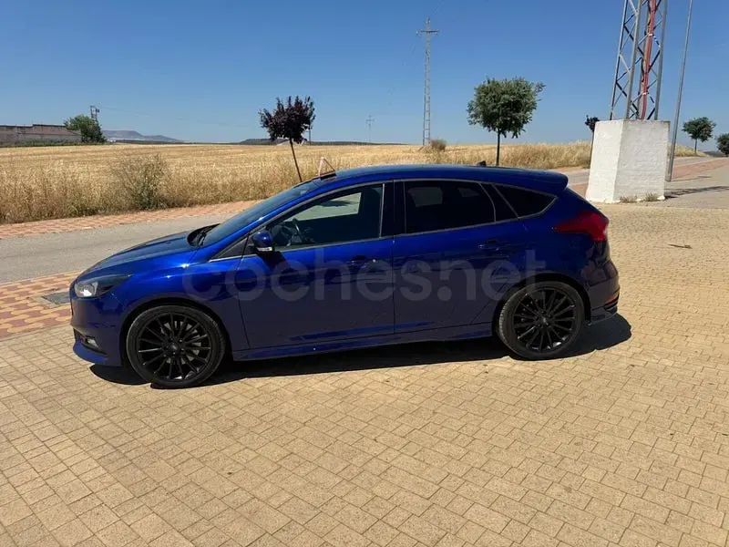 Usado Ford Focus ST 185 CV (136 kW) 2016 Azul Berlina
