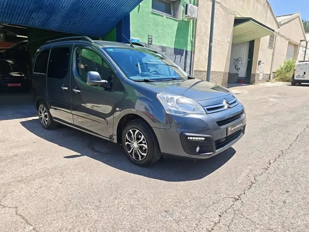 Usado Citroën Berlingo Live 102 CV (75 kW) 2018 Gris Monovolumen