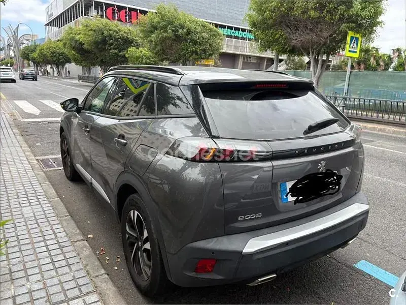 Usado Peugeot 2008 Active 130 CV (95 kW) 2023 Gris / plata SUV