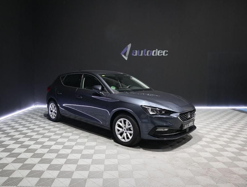 Gris Usado 2020 Seat Leon Reference Berlina | 17.490 € (Precio justo) - Imagen 1/4