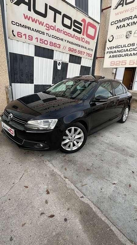 Usado VW Jetta Advance 105 CV (77 kW) 2012 Negro Berlina