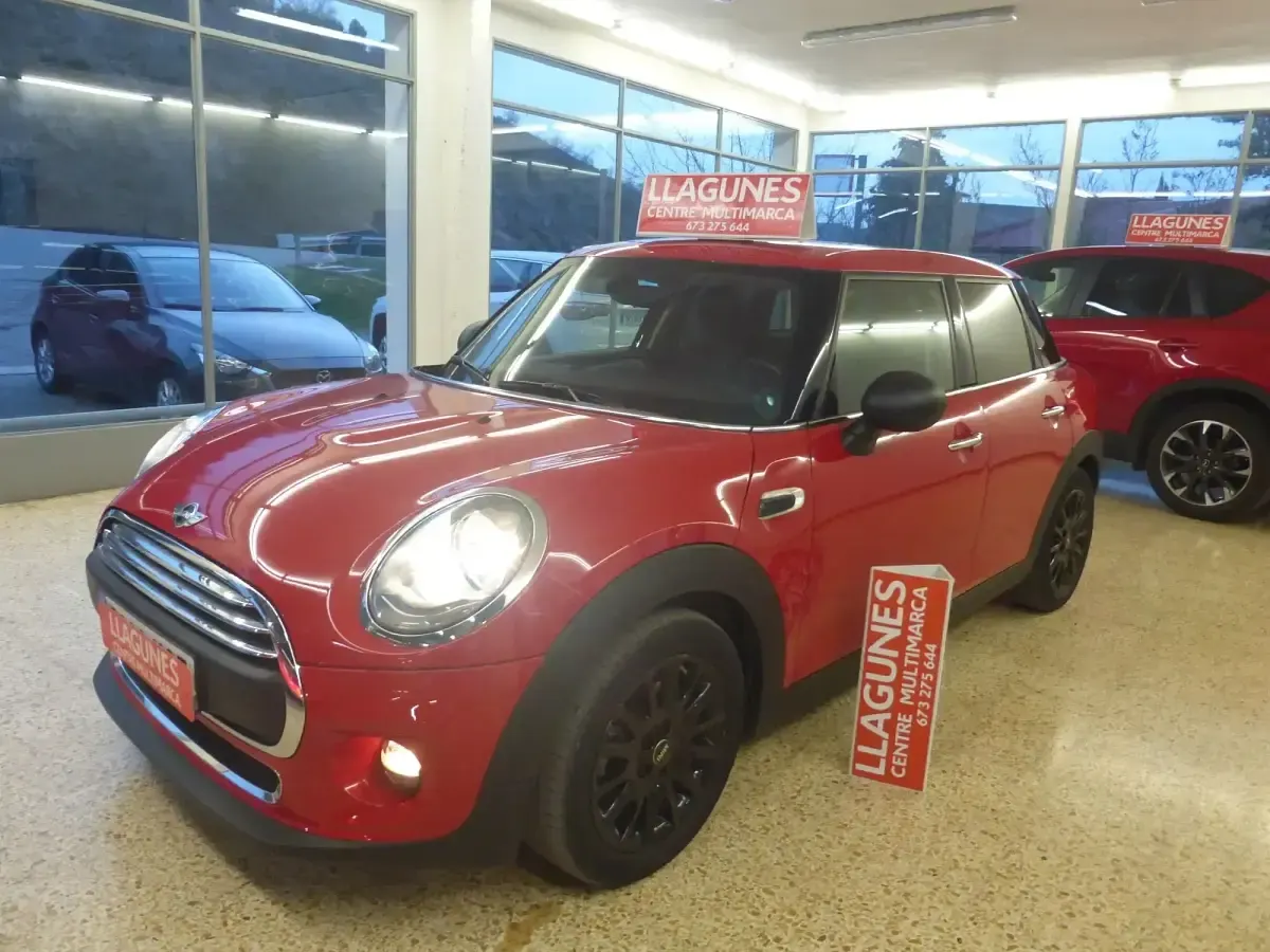 Usado Mini ONE 102 CV (75 kW) 2017 Rojo Utilitario