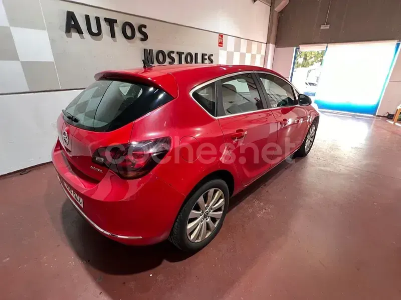 Usado Opel Astra Selective 110 CV (80 kW) 2014 Rojo Berlina