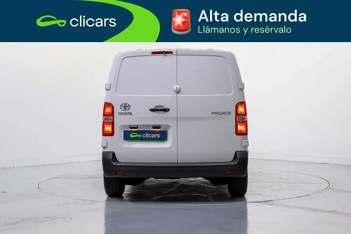 Usado Toyota Proace 120 CV (88 kW) 2024 Blanco Monovolumen