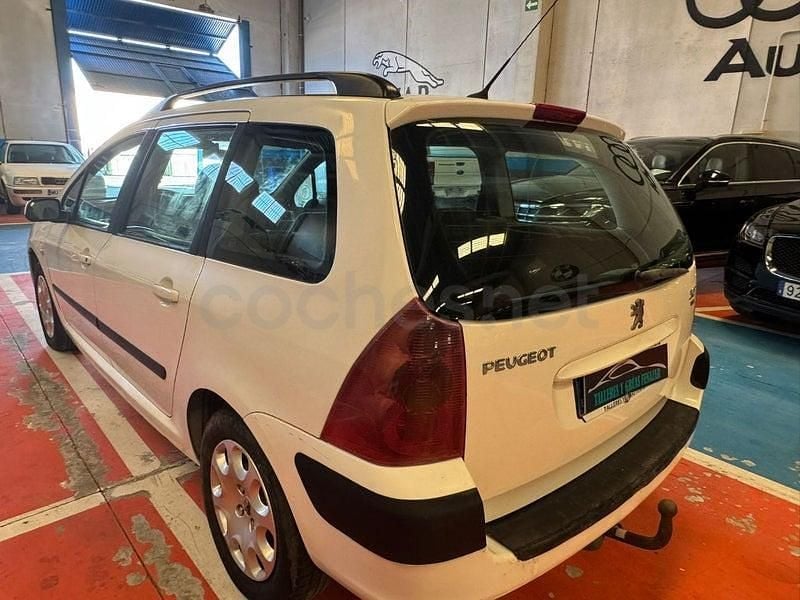 Usado Peugeot 307 110 CV (80 kW) 2004 Blanco Familiar