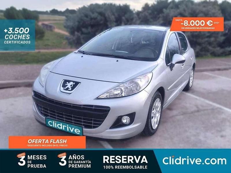 Usado Peugeot 207 Active 70 CV (51 kW) 2011 Gris / plata Berlina