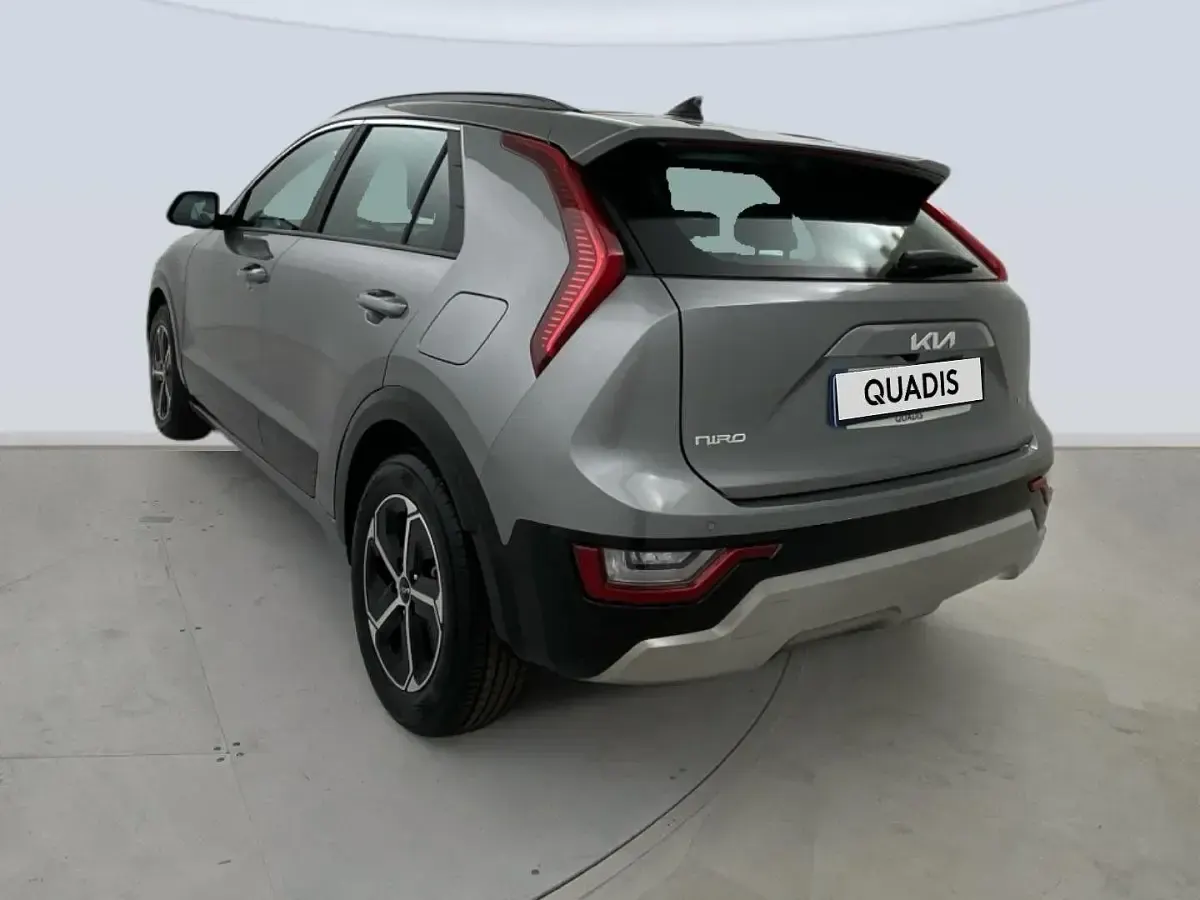 Usado Kia Niro 129 CV (94 kW) 2025 Gris SUV