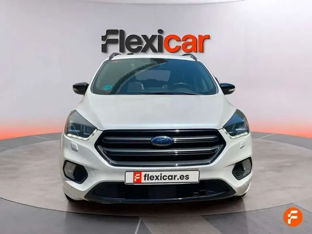 Usado Ford Kuga ST-Line 150 CV (110 kW) 2017 Blanco SUV