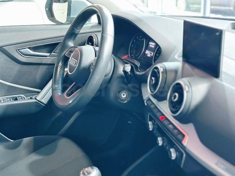 Usado Audi Q2 Advanced Plus 116 CV (85 kW) 2019 Gris / plata SUV