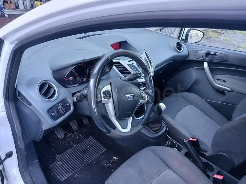 Usado Ford Fiesta Trend 68 CV (50 kW) 2010 Blanco Utilitario