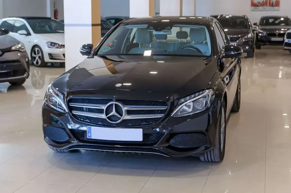 Usado Mercedes C220 170 CV (125 kW) 2016 Negro Berlina