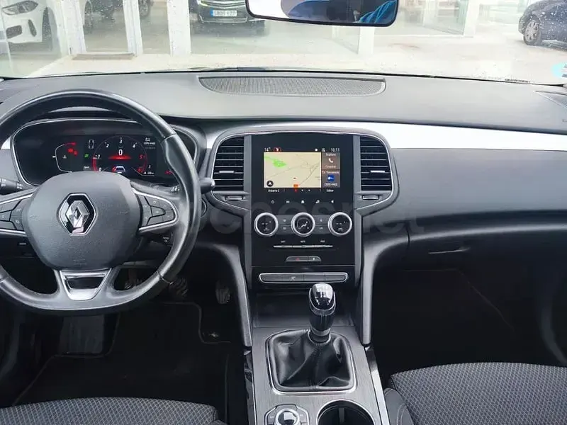 Usado Renault Talisman Business 120 CV (88 kW) 2020 Gris / plata Familiar