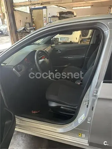 Usado Citroën C-Elysee I Seduction 100 CV (73 kW) 2016 Gris / plata Berlina