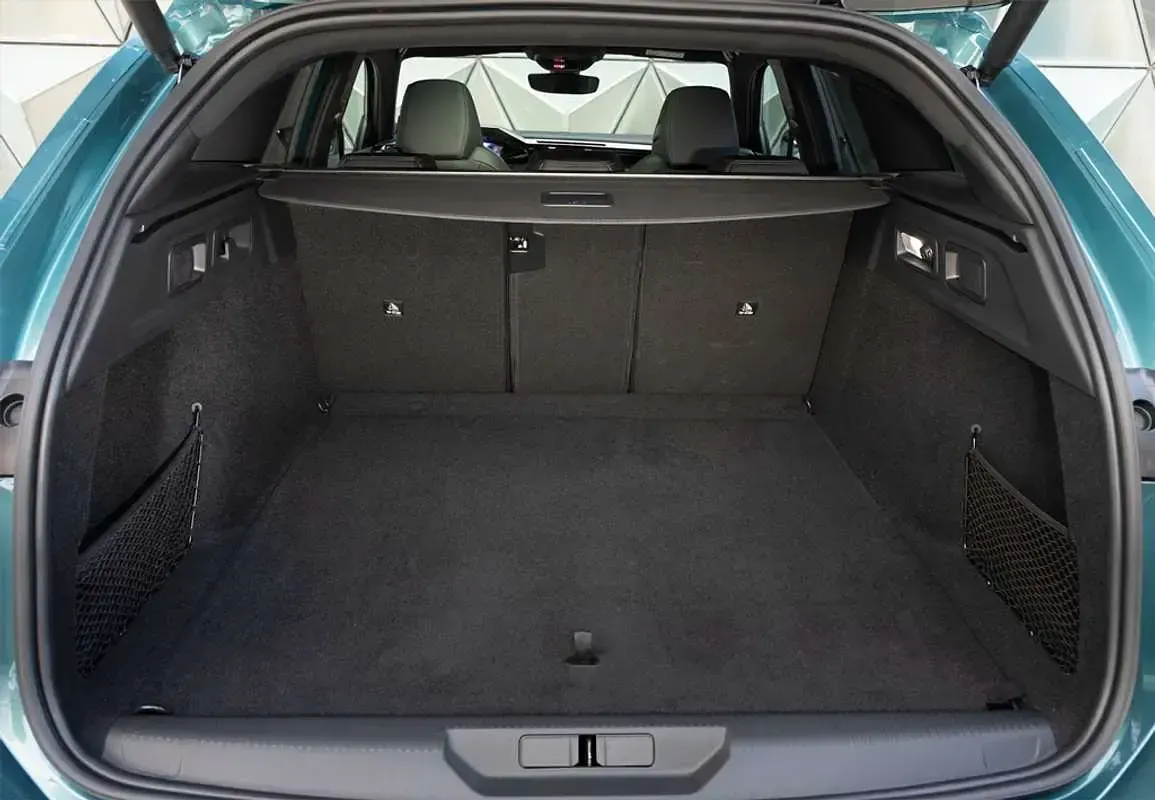Usado Peugeot 308 SW Allure 131 CV (96 kW) 2024 Gris Familiar