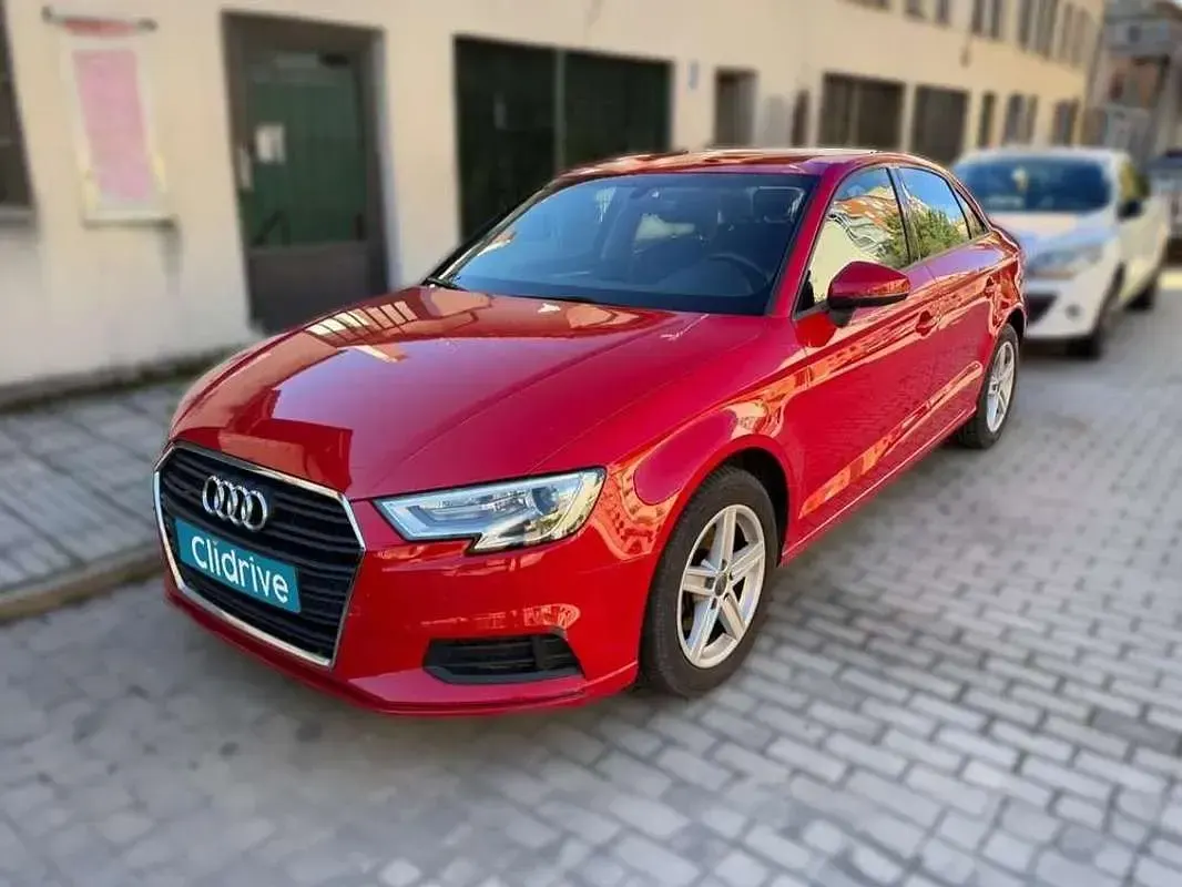 Usado Audi A3 Premium 116 CV (85 kW) 2020 Rojo Berlina