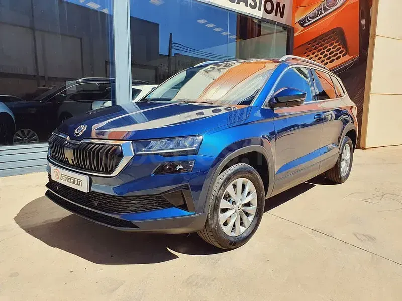 Usado Skoda Karoq Ambition 150 CV (110 kW) 2022 Azul SUV