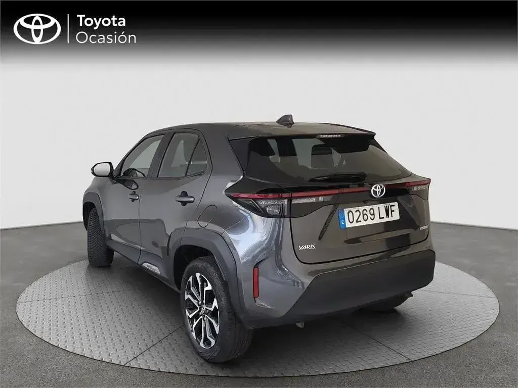 Usado Toyota Yaris Cross Active 116 CV (85 kW) 2022 Gris SUV