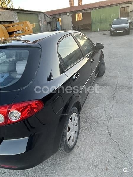 Usado Chevrolet Lacetti SE 95 HP (69 kW) 2009 Preto Sedan