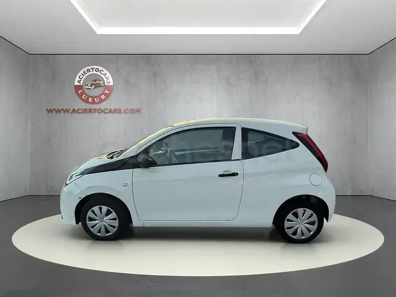 Usado Toyota Aygo X-cite 72 CV (52 kW) 2019 Blanco Utilitario