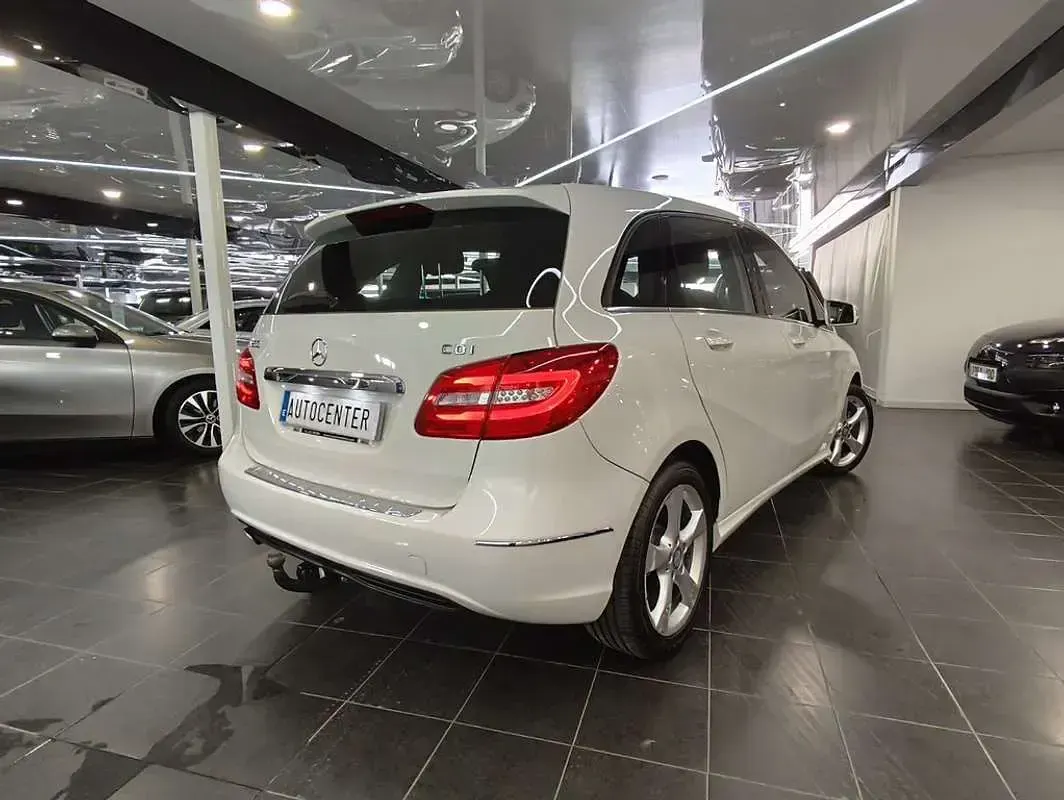 Usado Mercedes B200 136 CV (100 kW) 2012 Blanco Utilitario