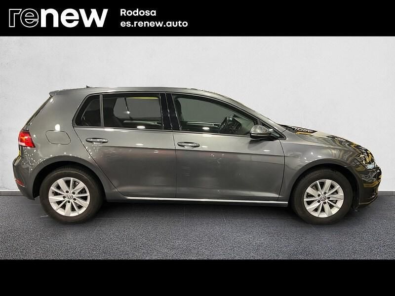 Usado VW Golf VII 110 CV (80 kW) 2018 Gris Berlina