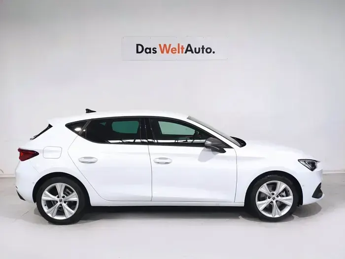 Usado Seat Leon FR 150 CV (110 kW) 2024 Blanco Berlina