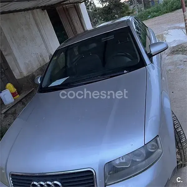 Usado Audi A4 180 CV (132 kW) 2002 Gris / plata Berlina