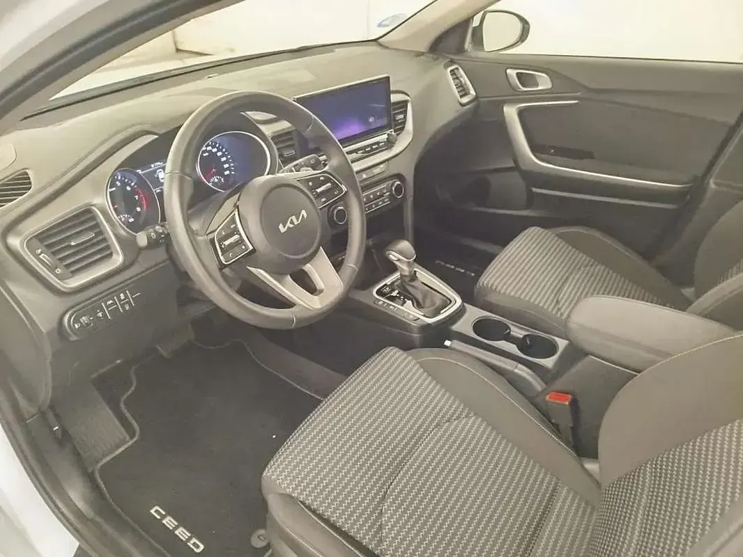 Usado Kia Ceed 101 CV (74 kW) 2025 Blanco Utilitario