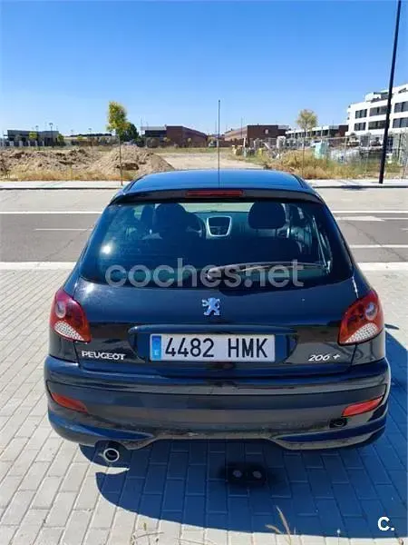 Usado Peugeot 206+ 70 CV (51 kW) 2012 Negro Utilitario