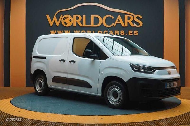 Usado Fiat Doblò 102 CV (75 kW) 2023 Blanco Monovolumen