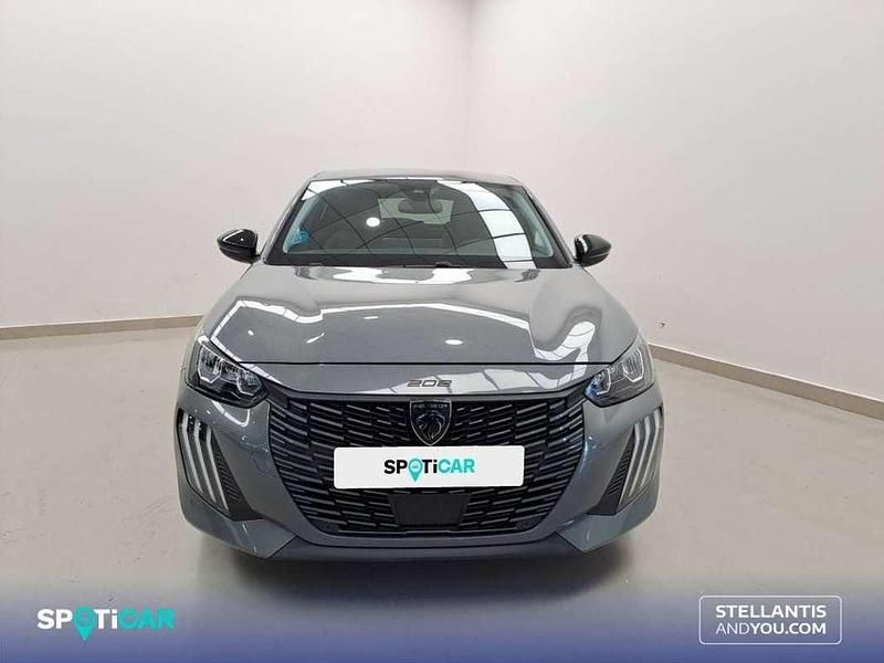 Usado Peugeot 208 Allure 101 CV (74 kW) 2025 Gris Utilitario